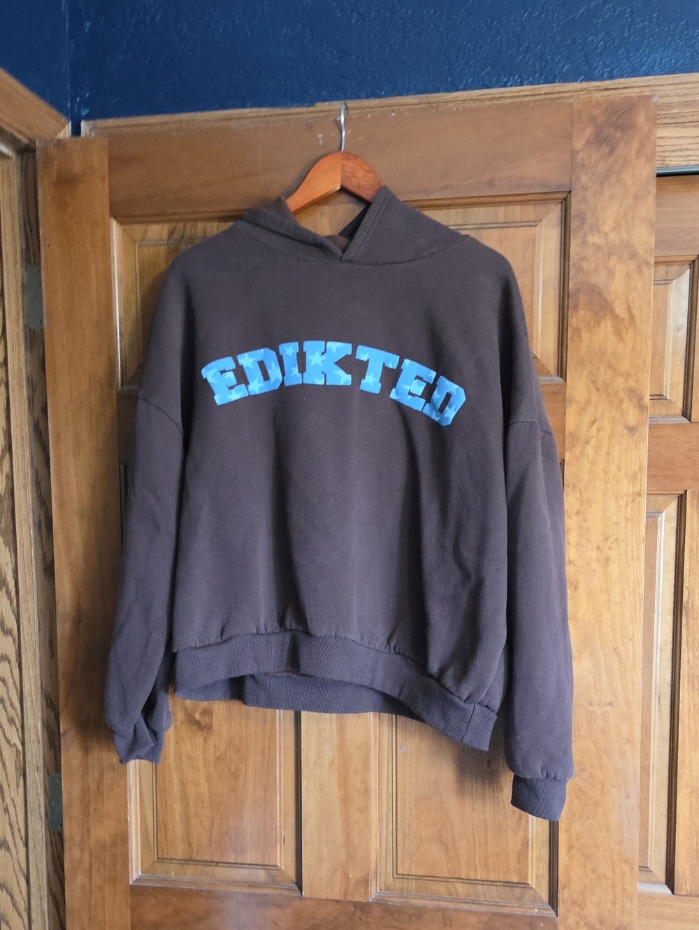 EDIKTED espresso Brown Hoodie With Star Logo